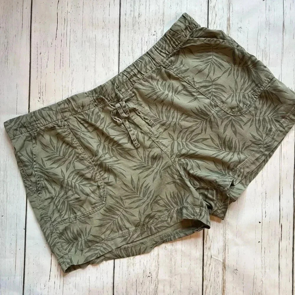 GAP Tencel Olive Jungle Vines shorts Size XL